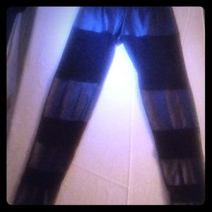 Reverse Leggings w/ Peekaboo